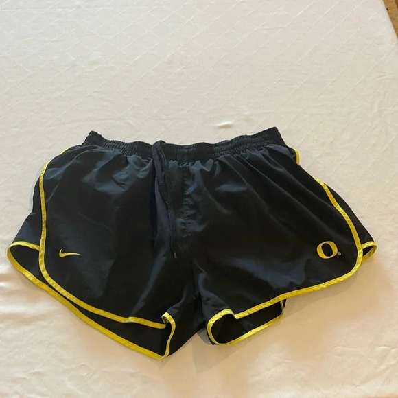 Nike‎ women’s XL university of Oregon lined running shorts EUC - Picture 1 of 3
